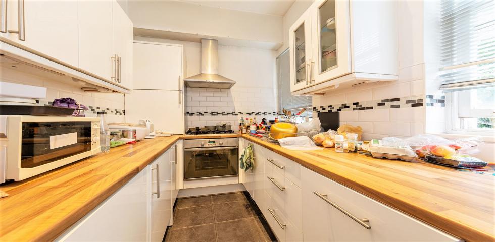 			2 Bedroom, 1 bath, 1 reception Flat			 Priory Terrace, WEST/SOUTH HAMPSTEAD